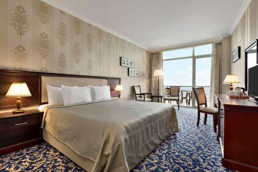 Ramada By Wyndham 5* Baku